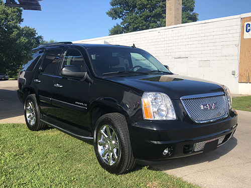 Black SUV with exterior deluxe detail.